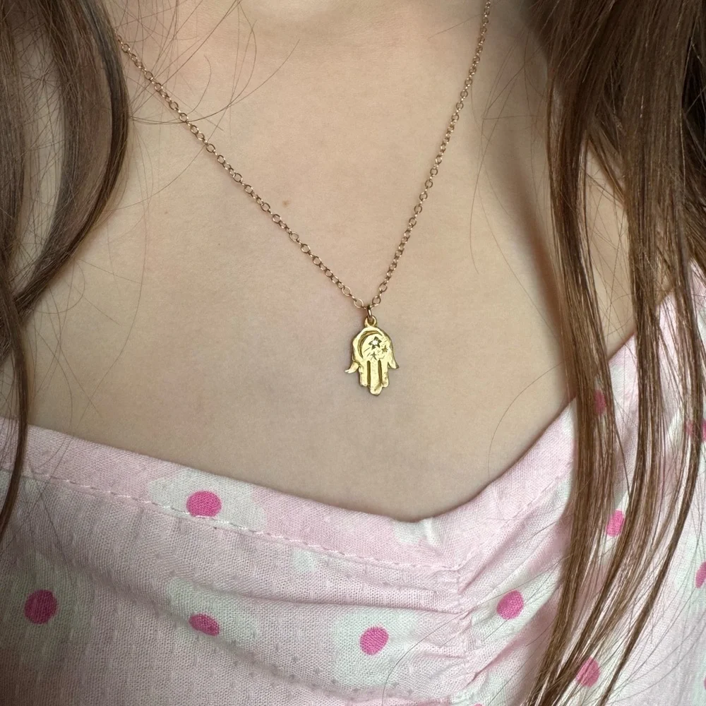 NWOT Victoria Cunningham Hamsa Crescent Moon Necklace